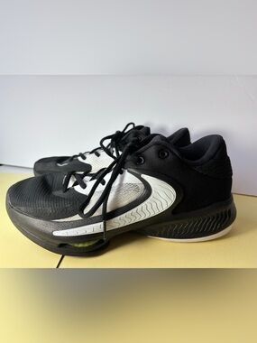 Nike Zoom Freak 4 TB Black White Men’s 8.5 / Women’s 10 Basketball Shoes Giannis